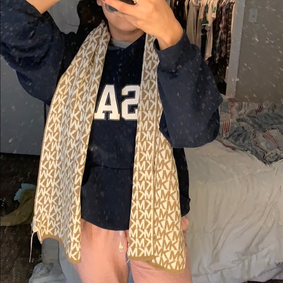 MK SCARF BEANIE SET - Picture 2 of 3